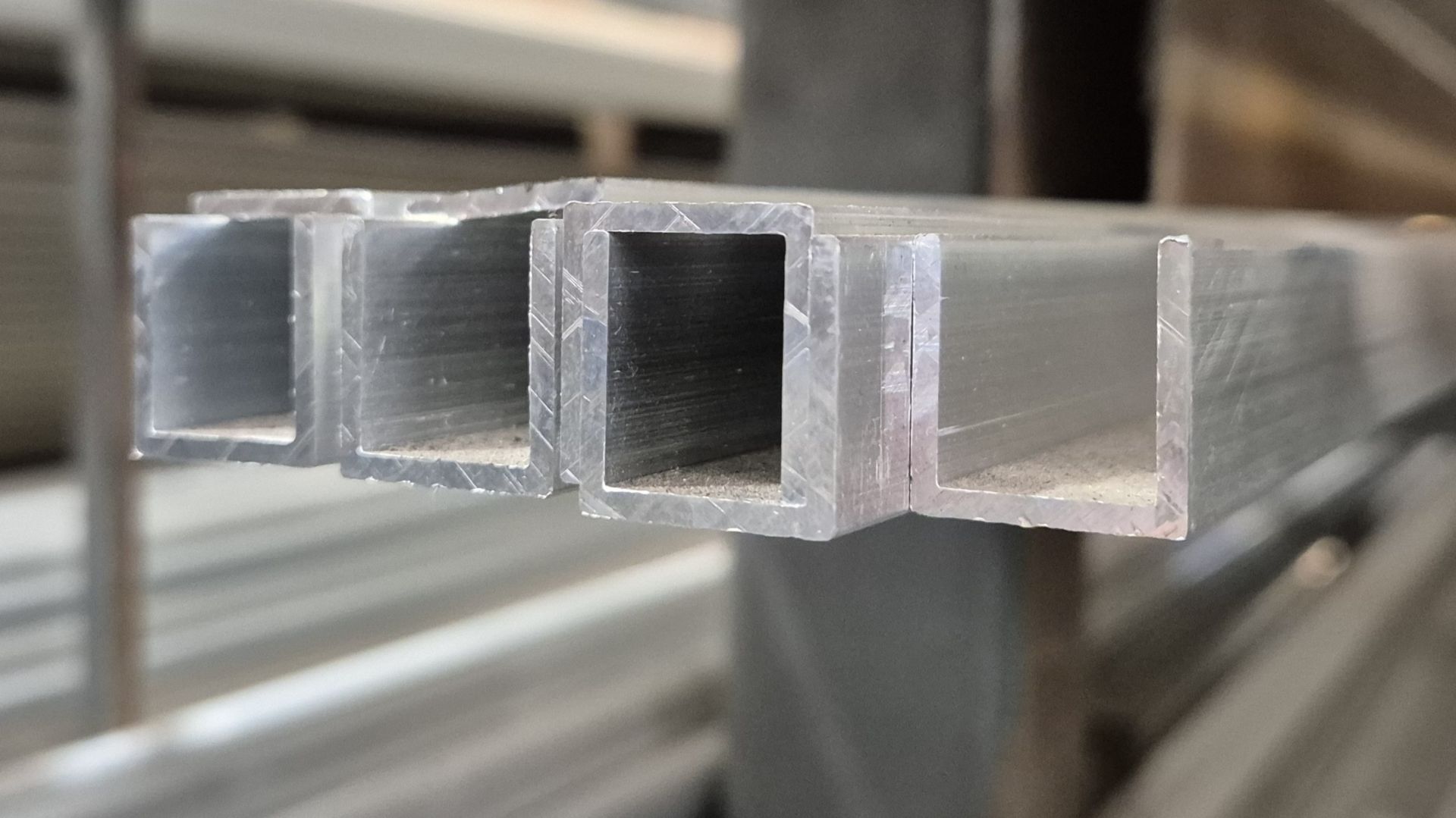 Image de la catégorie Profil en U en Aluminium