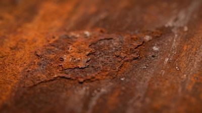 Qu'est-ce que l'acier corten ? Tout comprendre sur ce métal qui rouille… sans se détériorer